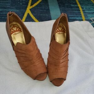Fergalicious Heels Brown Womans 7.5M